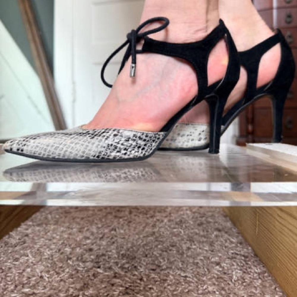 Unisa Amabelle Laced Up Pumps Heels Size 8M Python Print Toe Suede Heels Career